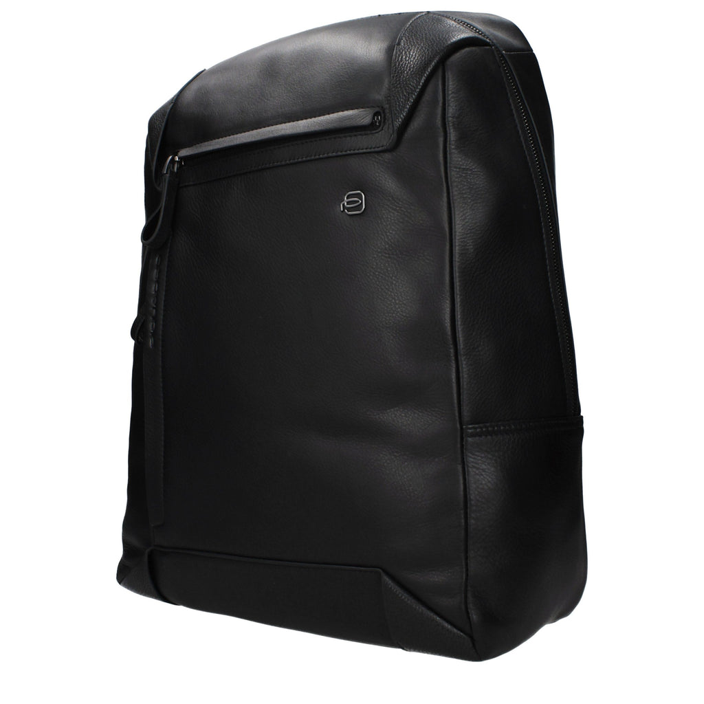 Piquadro Sac à dos cuir noir, logo frontal, compartiment PC/iPad
