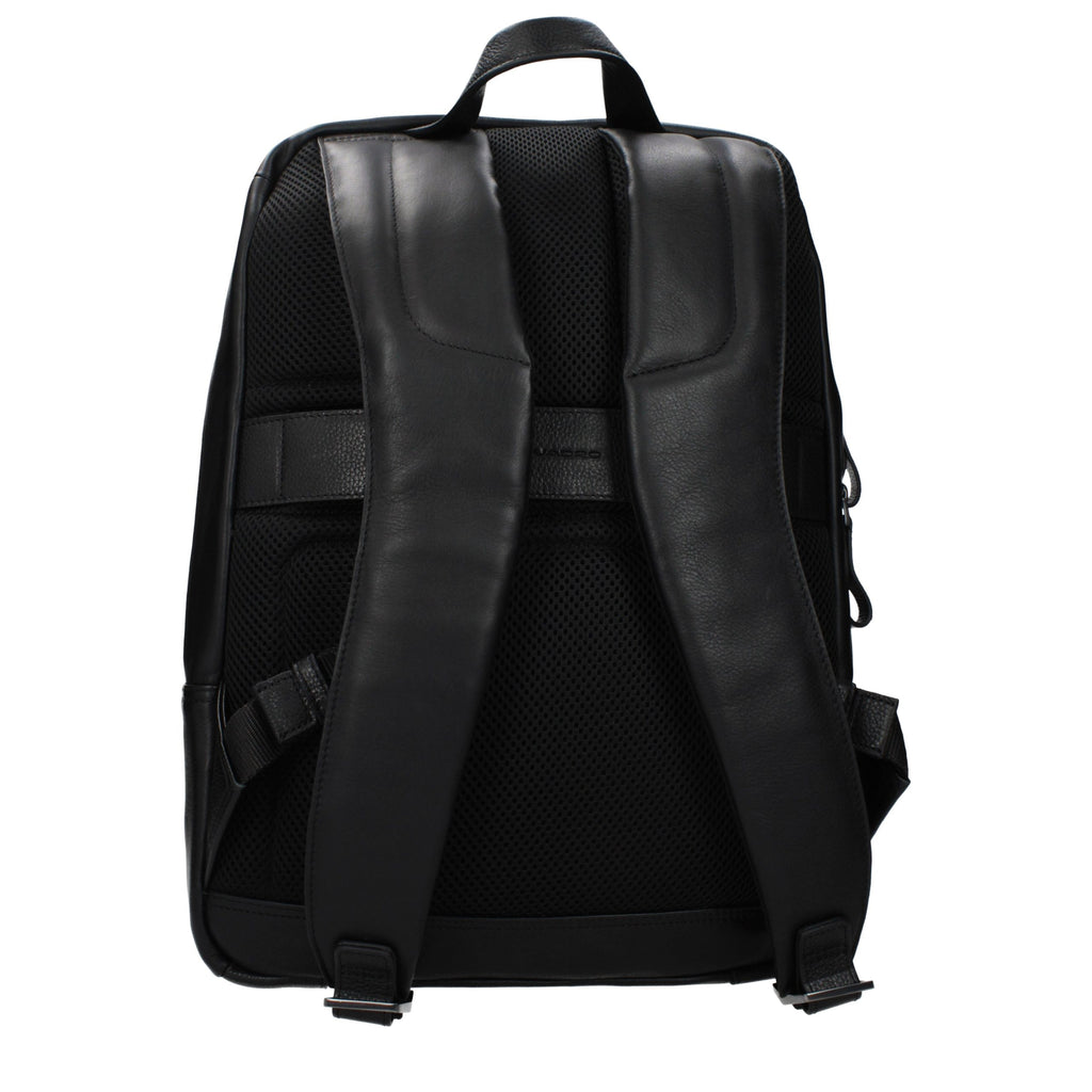 Piquadro Sac à dos cuir noir, logo frontal, compartiment PC/iPad