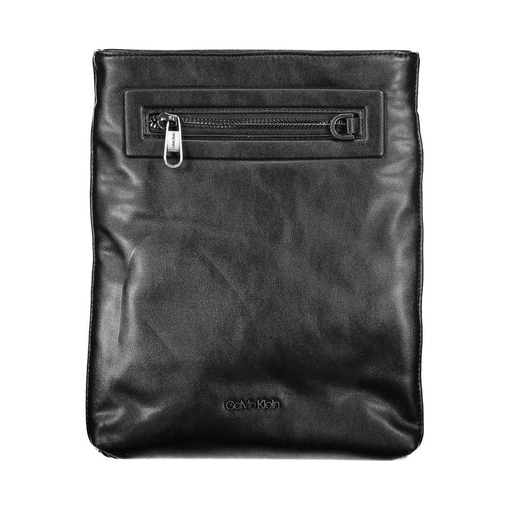 Calvin Klein sac d’épaule noir à détails contrastés, 50% polyester recyclé, bandoulière ajustable.