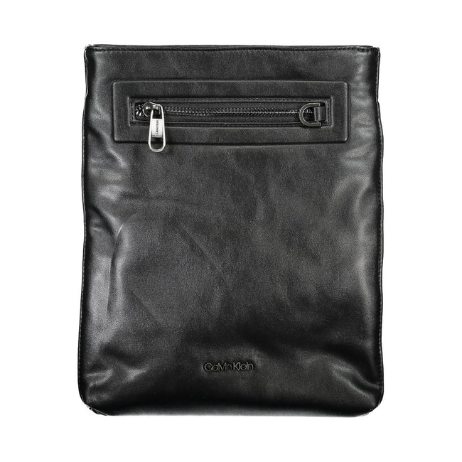 Calvin Klein sac d’épaule noir à détails contrastés, 50% polyester recyclé, bandoulière ajustable. Hover Image