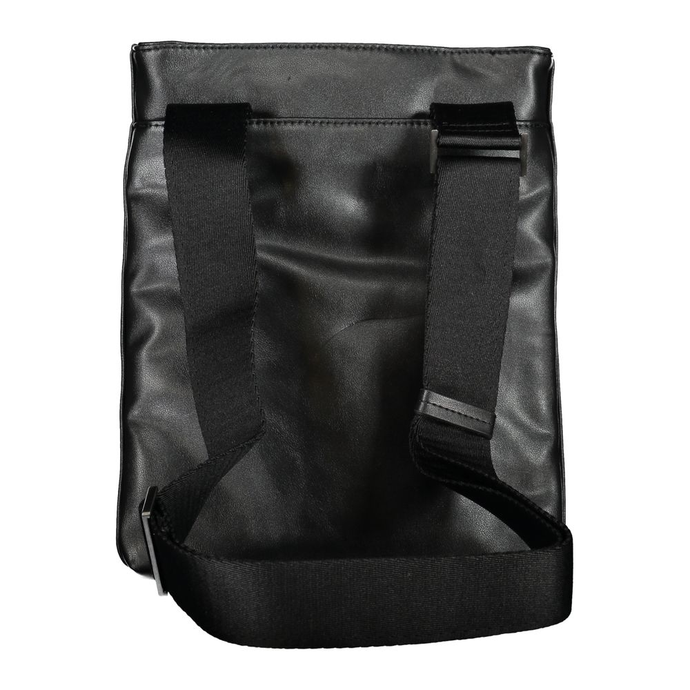Calvin Klein Sleek sac à épaule noir avec détails contrastés, bandoulière ajustable et 50% polyester recyclé.