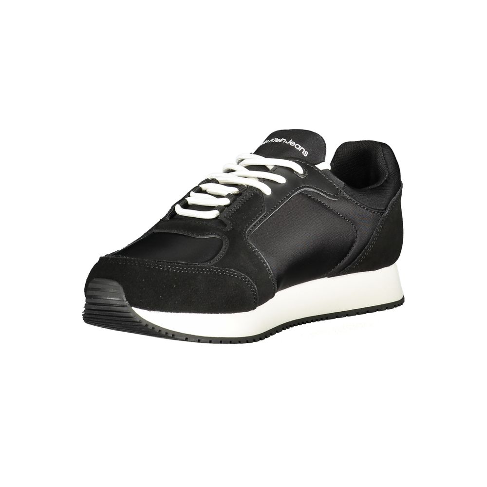 Chaussures Calvin Klein noires pour homme en polyéthylène, lacets blancs, semelle blanche et détails contrastés
