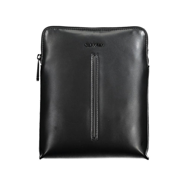 Sac Calvin Klein noir en 100% polyester recyclé, sangle ajustable, détails contrastants, fermeture zip, logo CA-20514. Hover Image