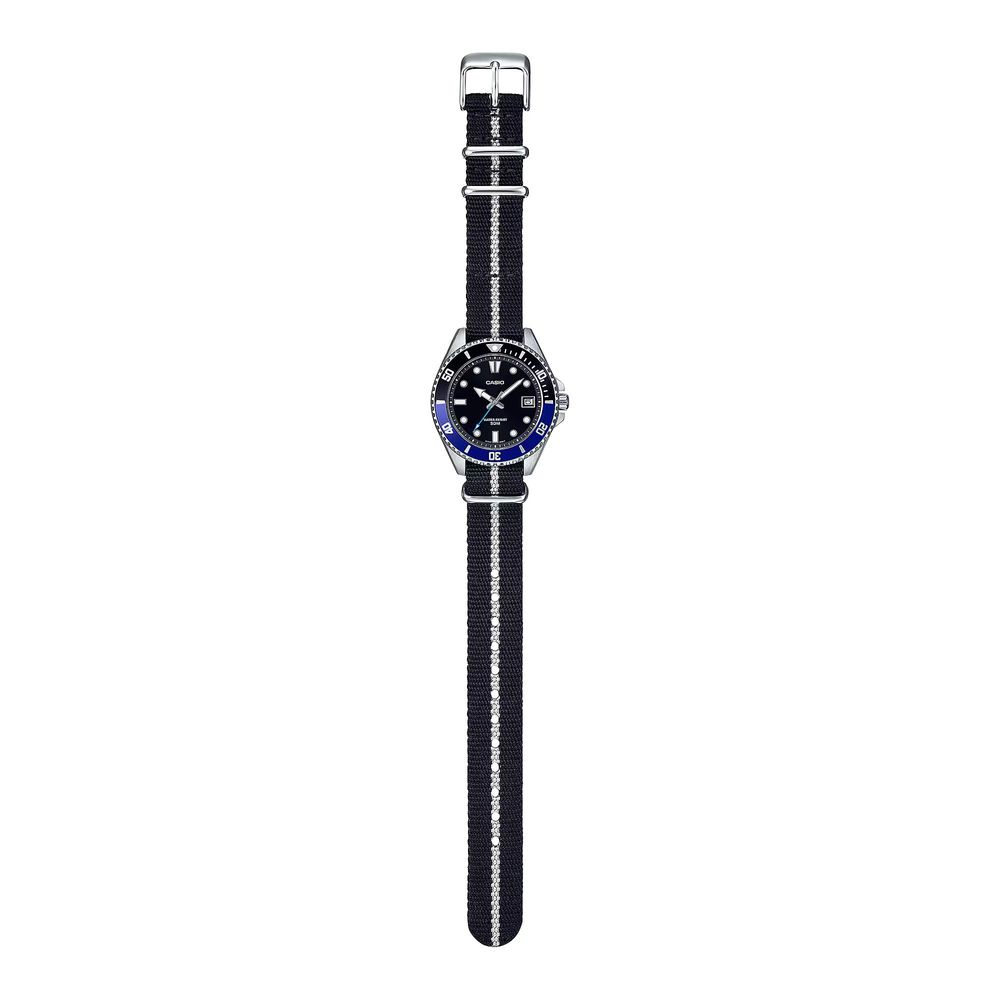 Casio Montre Sport Tissu Noir, Boîtier Gris, Lunette Tournante
